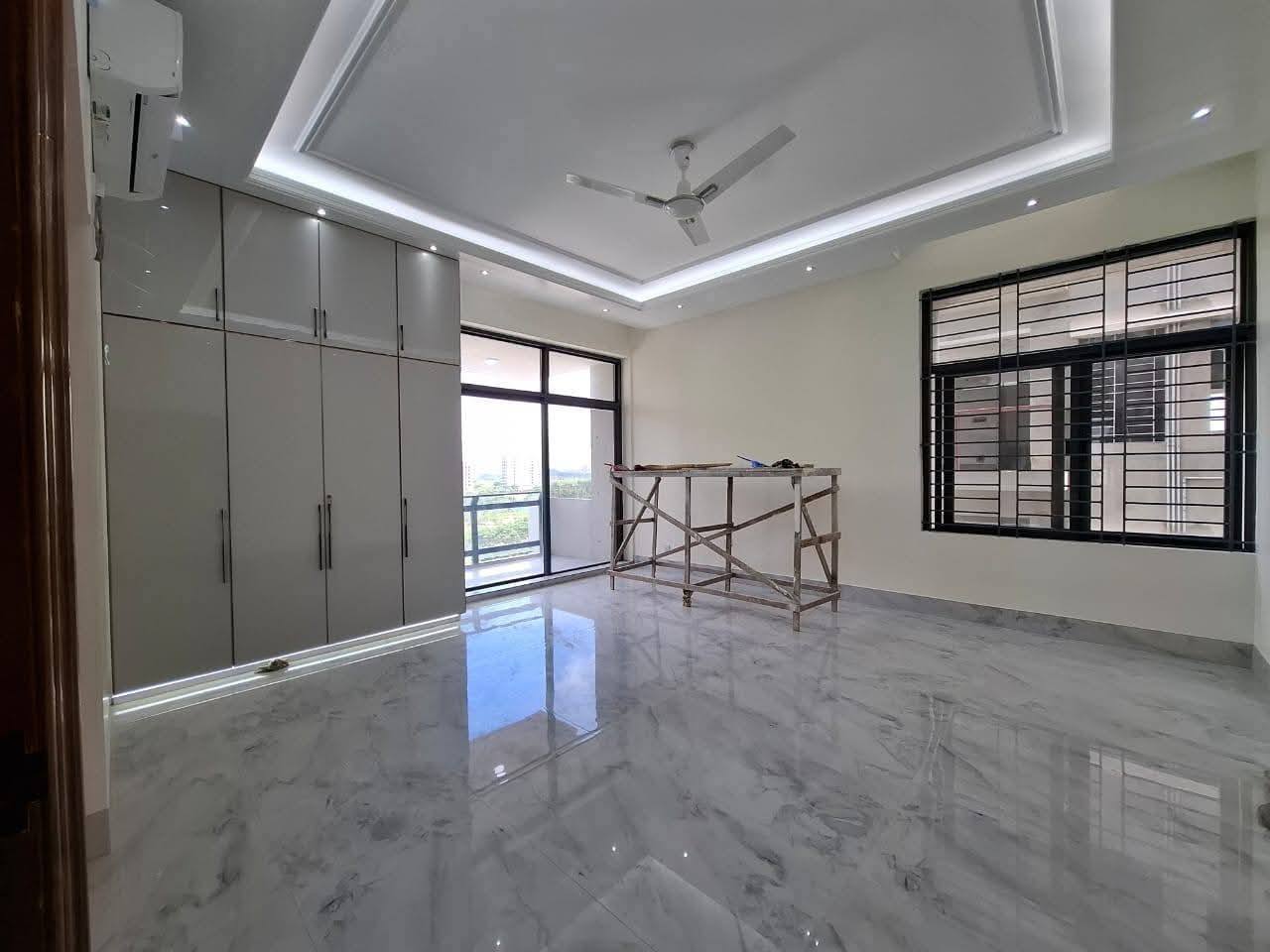1330 Square feet Apartment For Sale