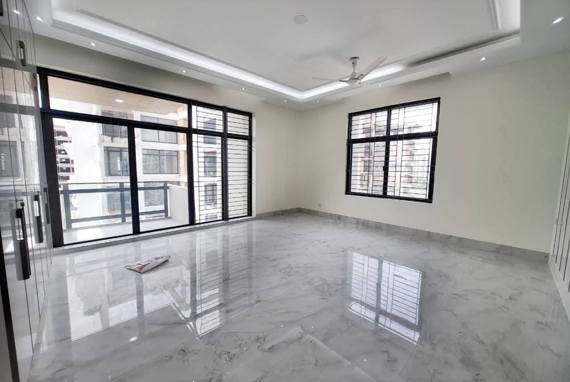 1330 Square feet Apartment For Sale
