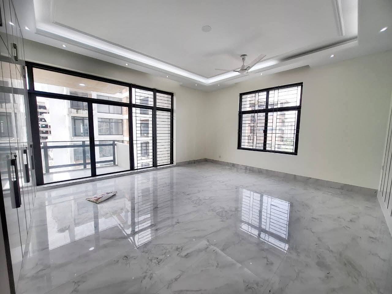 1330 Square feet Apartment For Sale