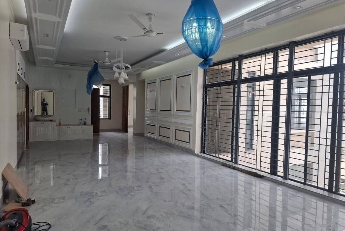 1330 Square feet Apartment For Sale